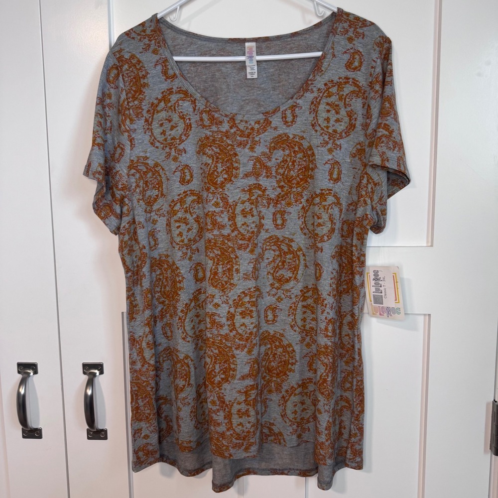 NWT LuLaRoe Classic T Women's Size 3XL Gray‎ Shirt with Orange Paisley Print New